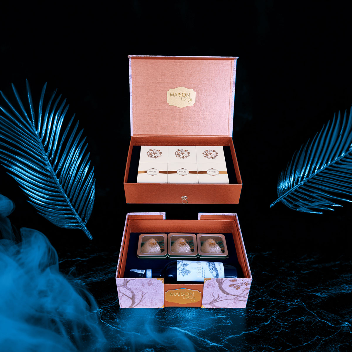 Hộp quà Tết Maison Luxury 2025: Thiết kế 2 tầng bọc da đẳng cấp, rượu vang & hạt dinh dưỡng tuyển chọn. Món quà biếu đối tác tinh tế, sang trọng.