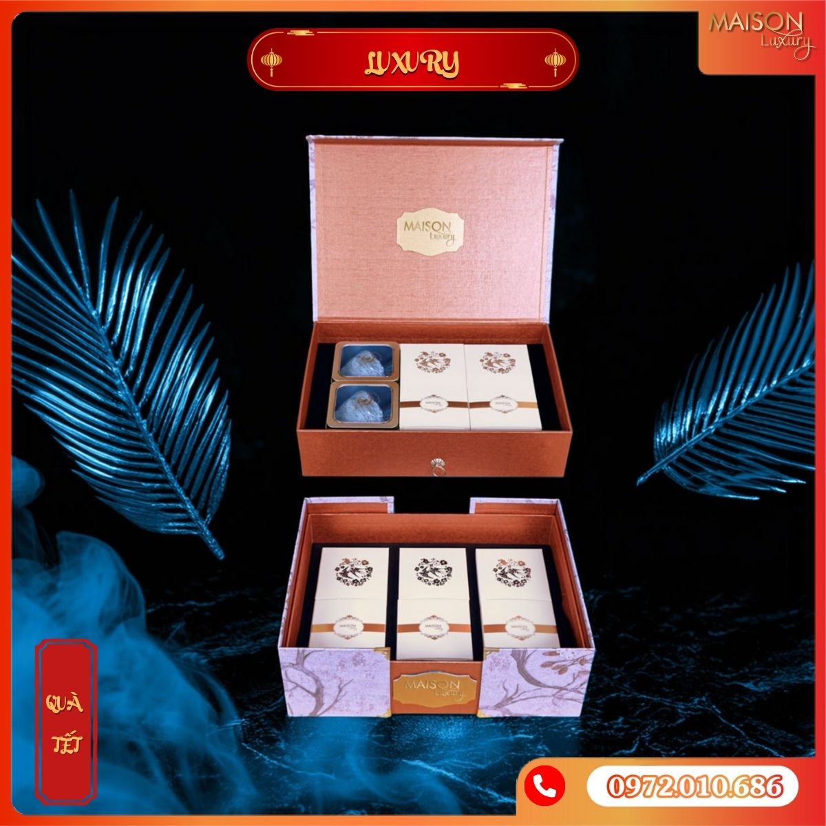 Hộp quà Tết Maison Luxury 2025: Thiết kế 2 tầng bọc da đẳng cấp, rượu vang & hạt dinh dưỡng tuyển chọn. Món quà biếu đối tác tinh tế, sang trọng.